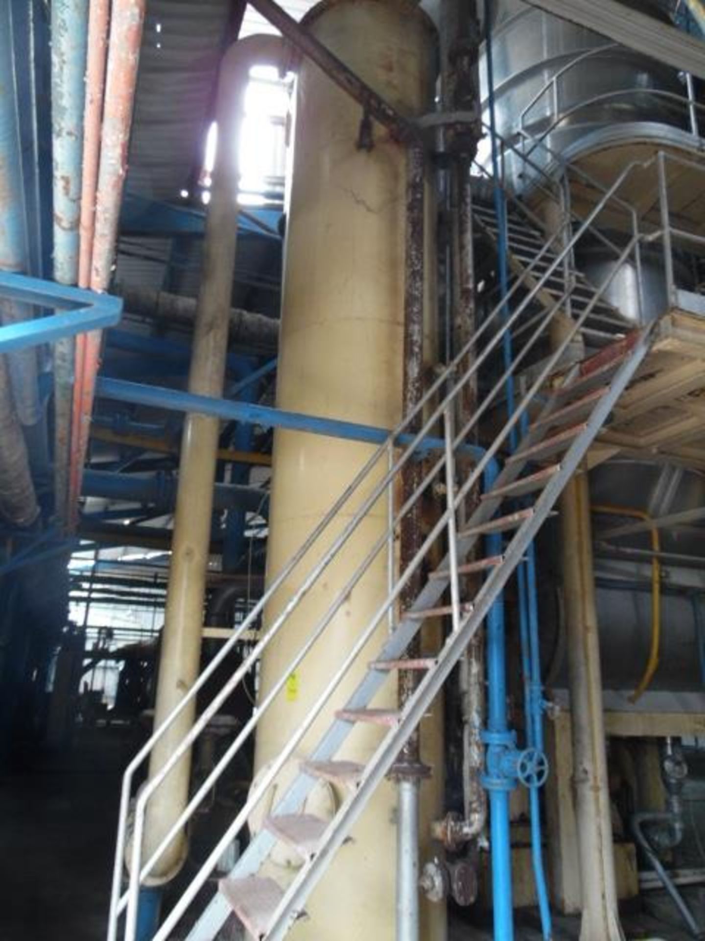 Steel tank to the coal 1.70 meters in diameter by 5 meters high approximately (Tanque de acero al