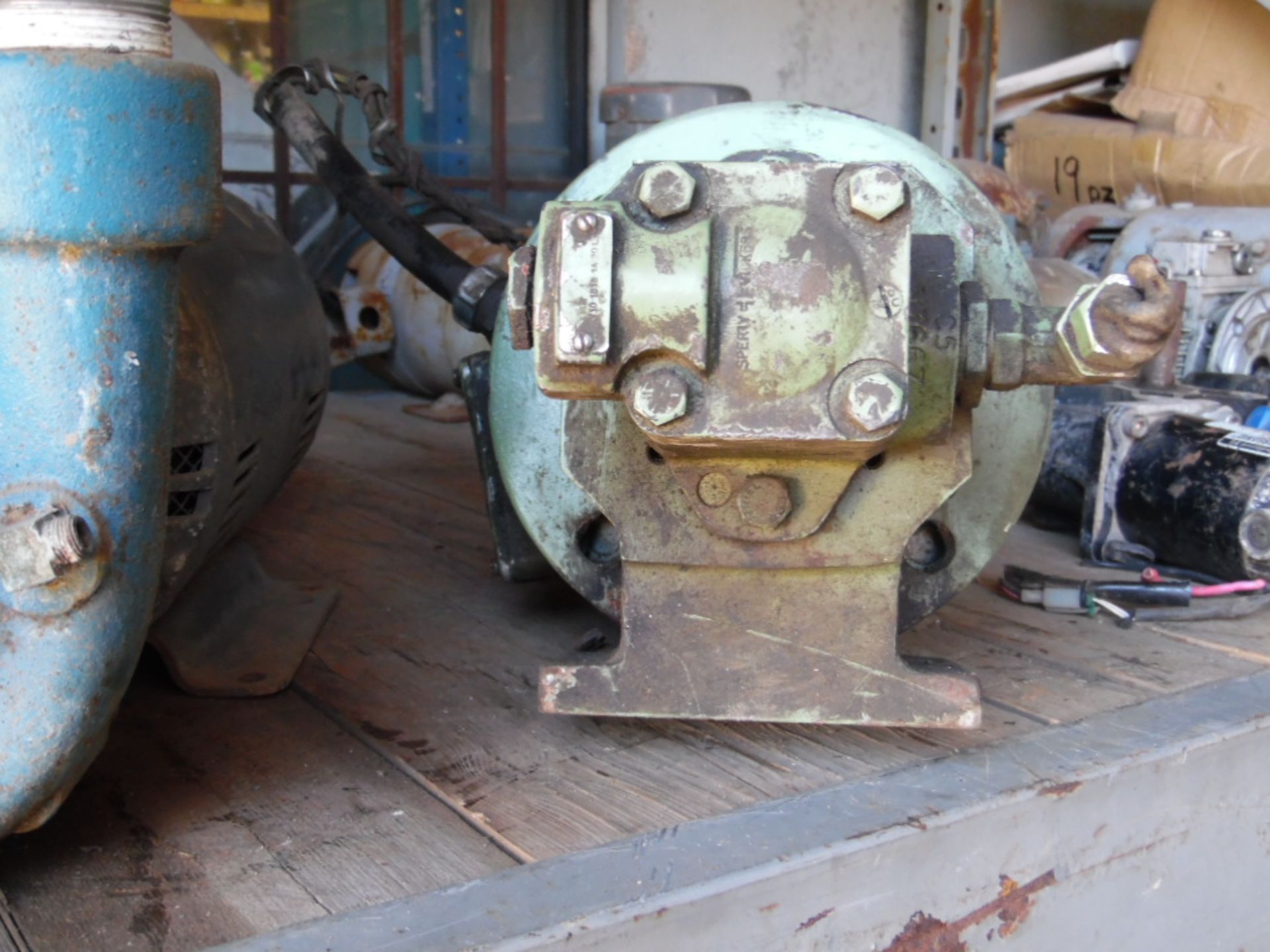 Lot of a hydraulic pump of 0.75 kw, 1730 rpm, 220 volts, brand REWDUND. (Lote de una bomba - Image 2 of 3