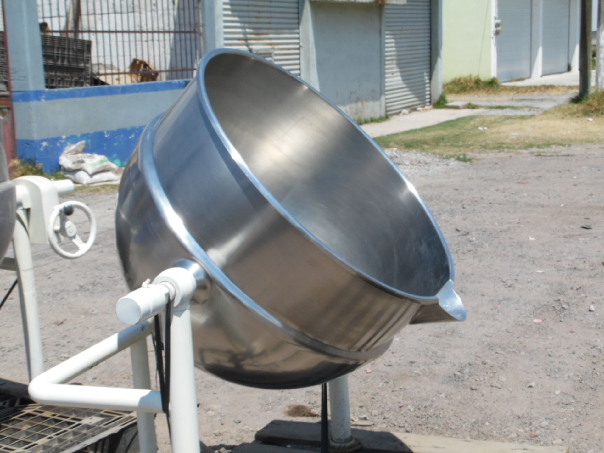 Pot stainless steel 304 food grade, capacity 250 liters, maximum pressure 7 kilograms per centimeter