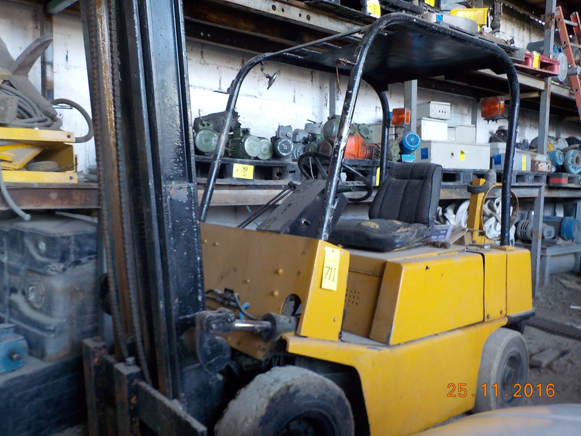 Lot of forklift, brand YALE, 6000 lb. load capacity maximum height 3.80 mters. (Lote de un - Image 2 of 4