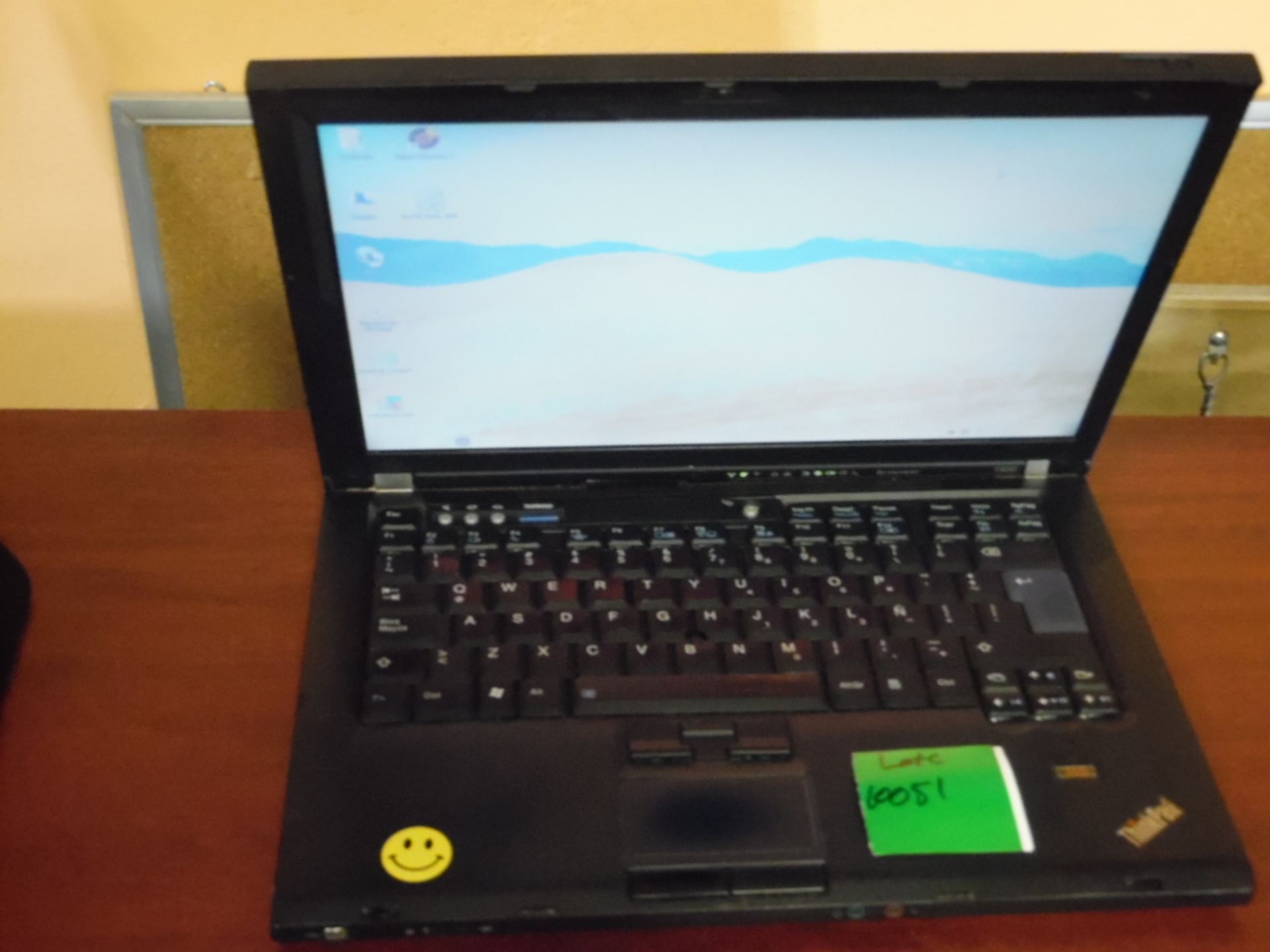 Lot of a Lenovo brand computer, lap top type, model T400. (Lote de una computadora marca Lenovo,