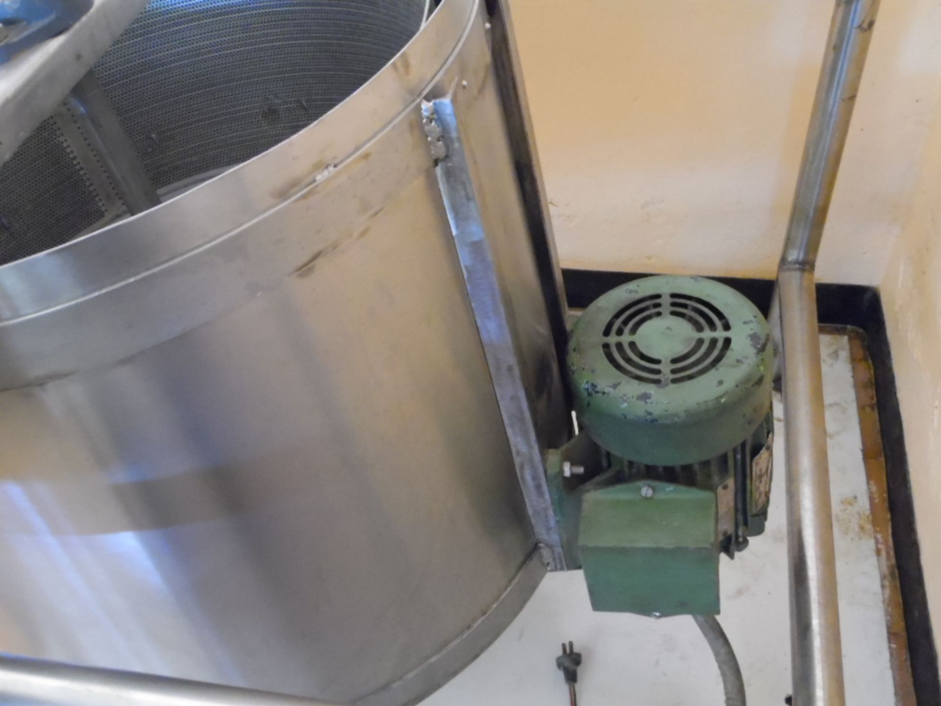 Centriguga machine of oil for frying with measures of 1m of width, 1.10 length and 1m of height.( - Image 4 of 4