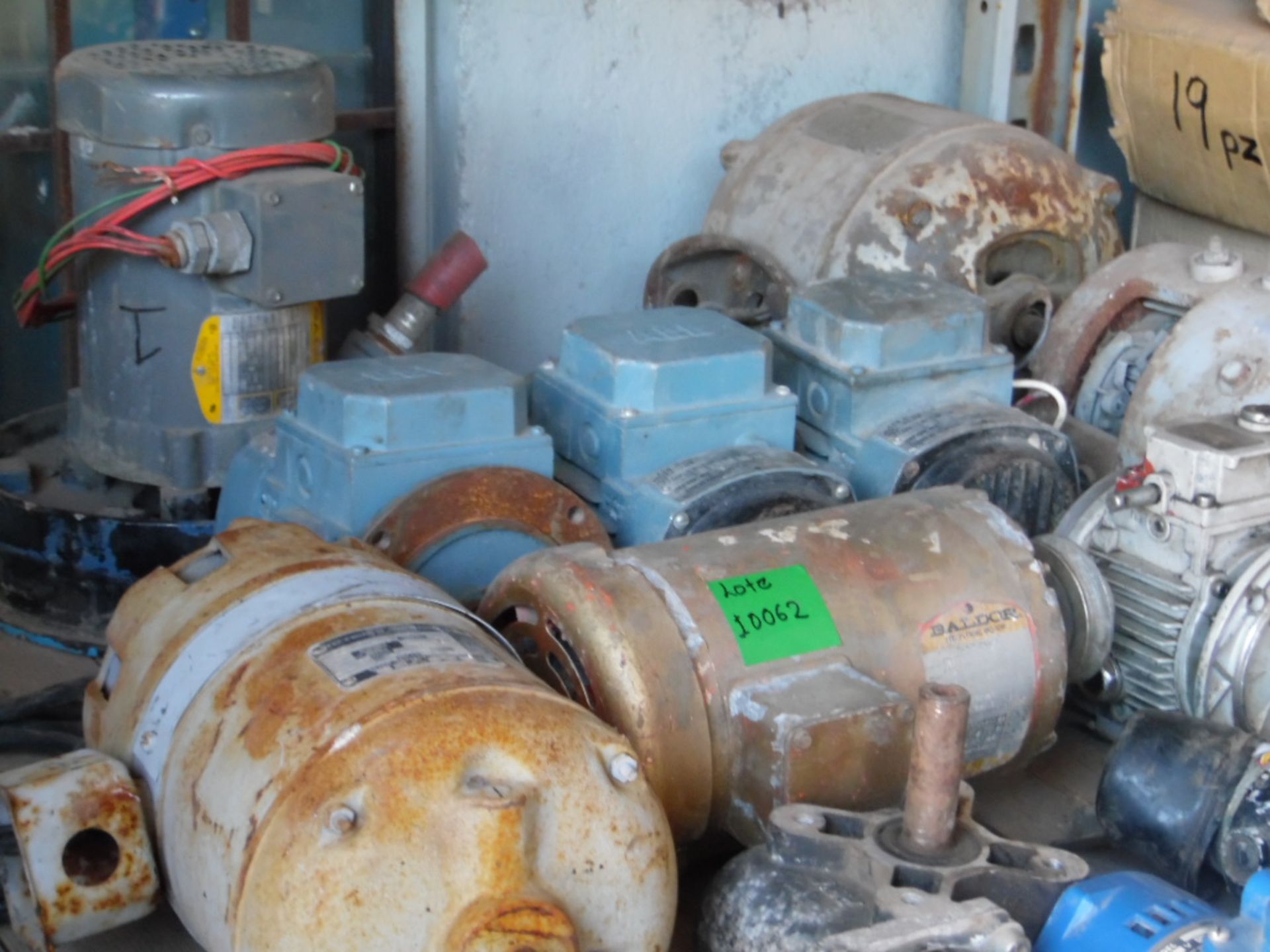 Lot of 07 electric motors, 03 gearmotors and 02 pumps of different brands and capacities. (Lote de