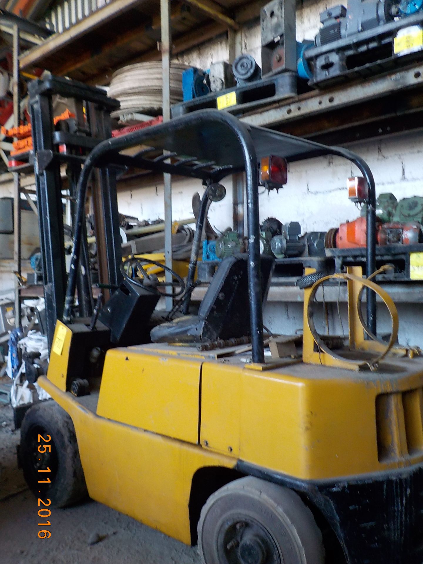Lot of forklift, brand YALE, 6000 lb. load capacity maximum height 3.80 mters. (Lote de un - Image 3 of 4