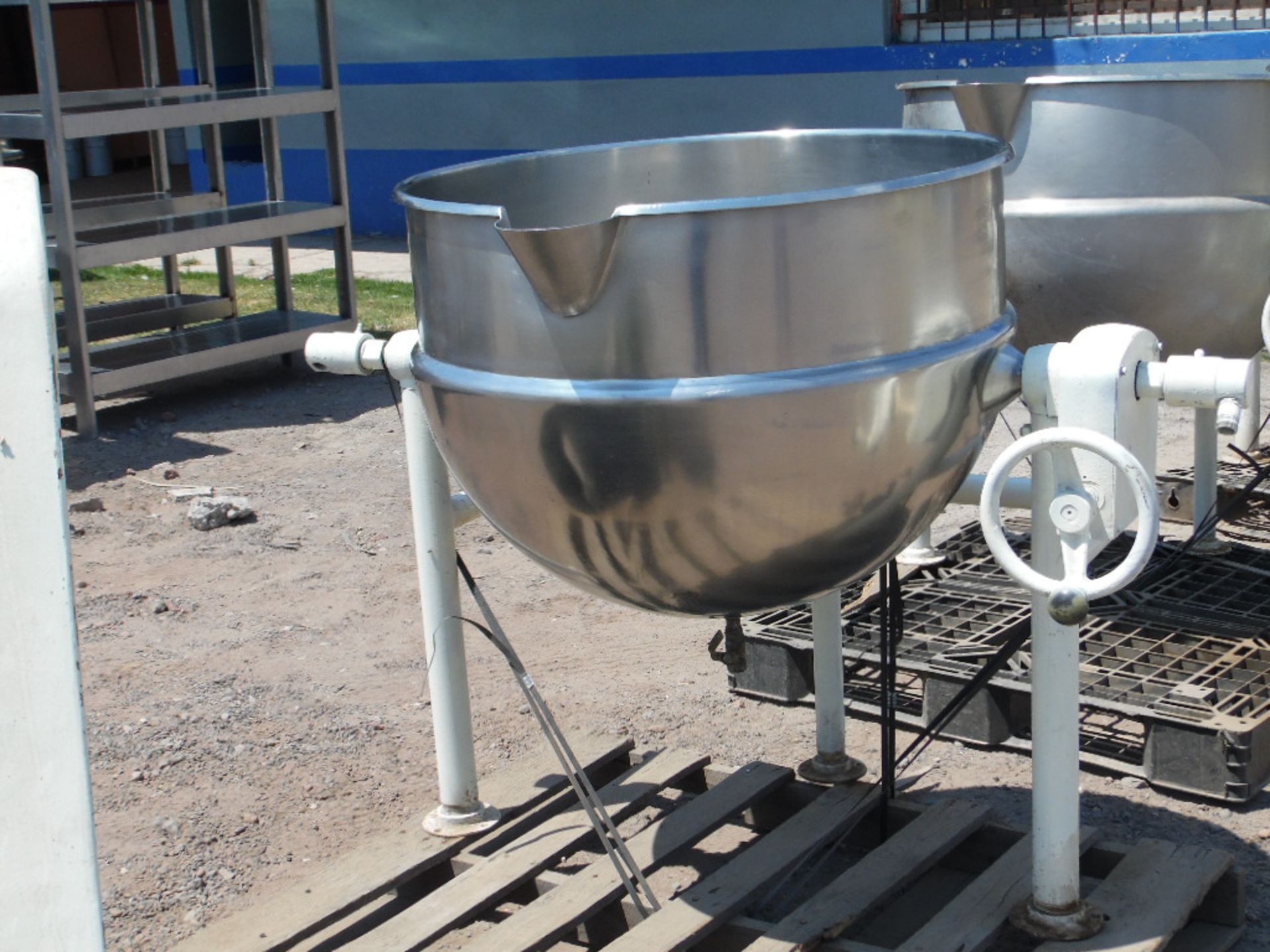 Pot stainless steel 304 food grade, capacity 250 liters, maximum pressure 7 kilograms per centimeter