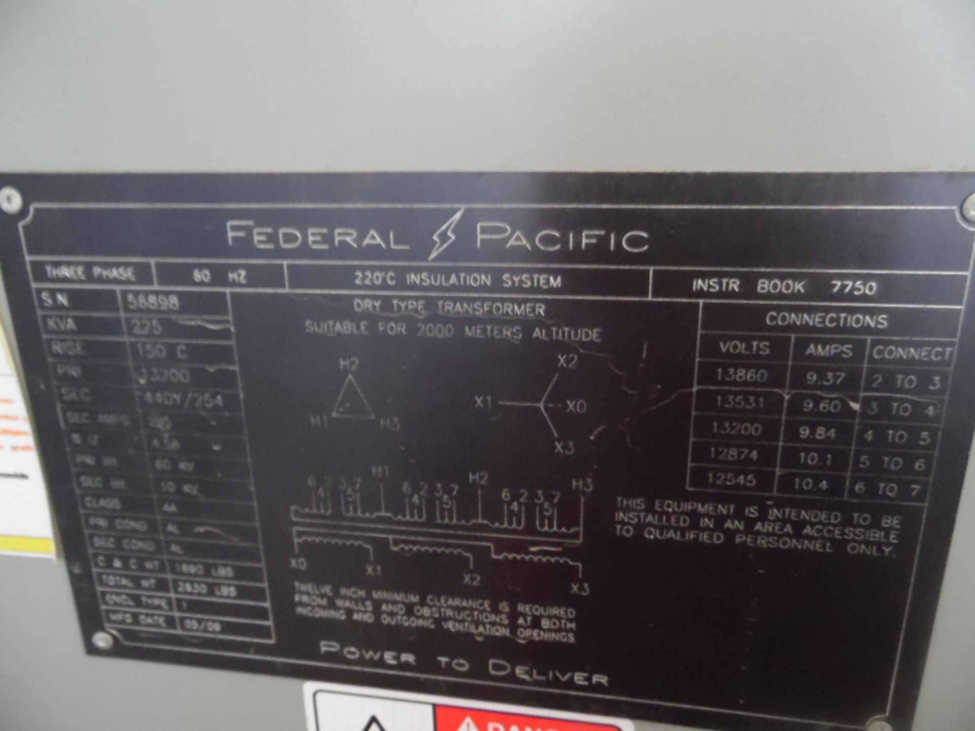 Lot of 01 transformer brand Federal Pacific of 225 KVA / primary 13200 / total weight 2630 - Image 2 of 2