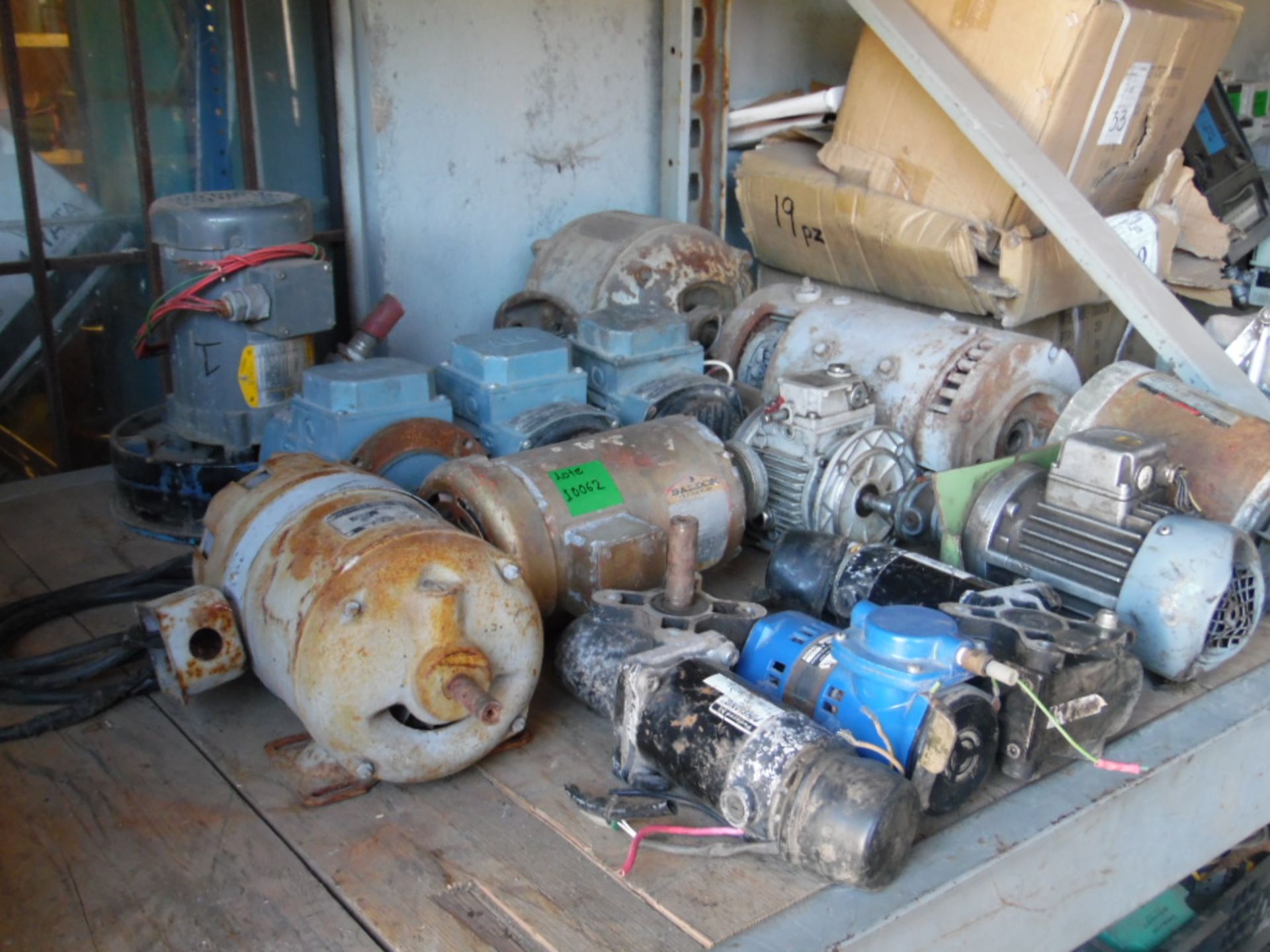 Lot of 07 electric motors, 03 gearmotors and 02 pumps of different brands and capacities. (Lote de - Image 2 of 3