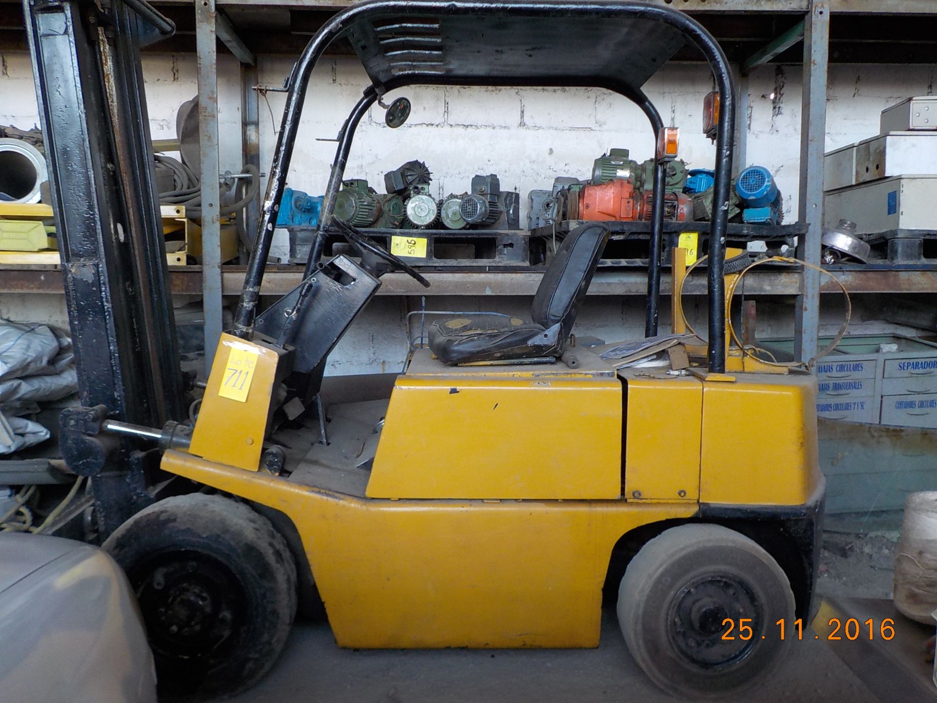 Lot of forklift, brand YALE, 6000 lb. load capacity maximum height 3.80 mters. (Lote de un