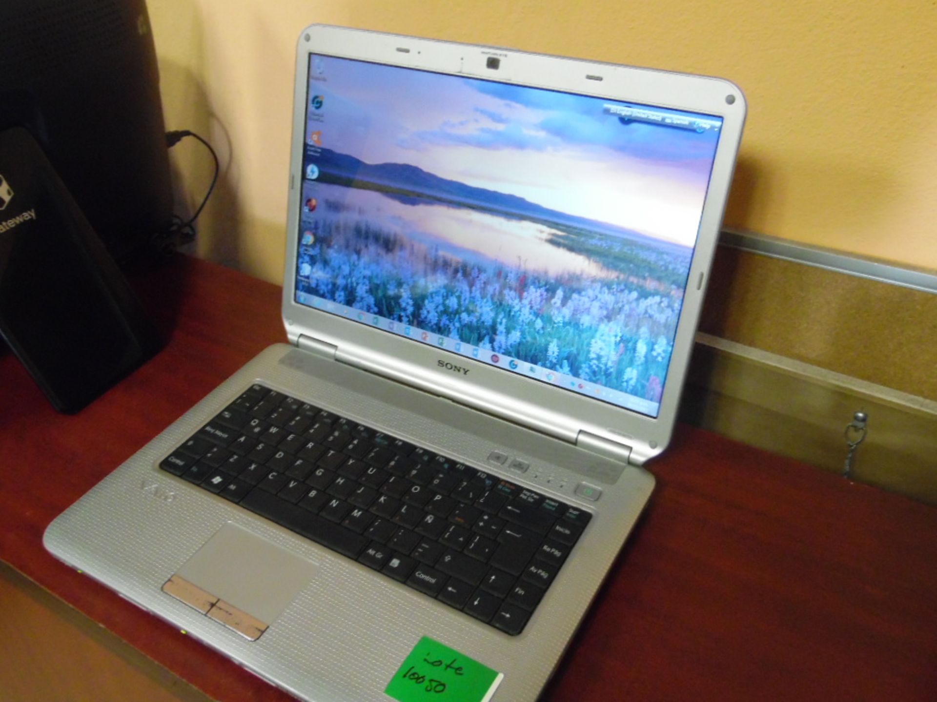 Lot of a lap top computer, SONY brand. (Lote de una computadora tipo lap top, marca SONY.) - Image 2 of 3