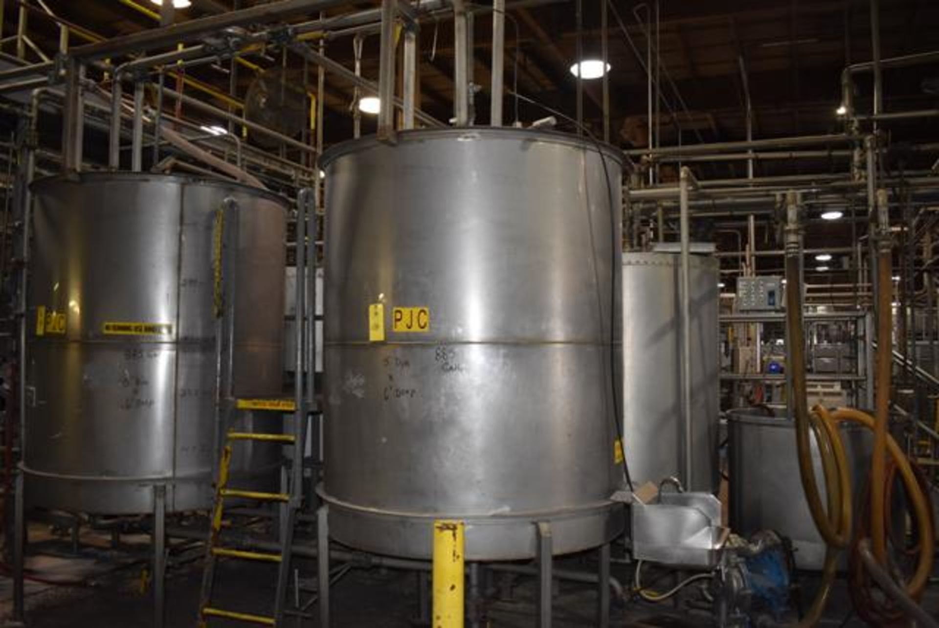 Stainless Steel Tank, 60" Diameter x 72" Depth, Rated 885 Gal. Capacity, Steel Leg Base