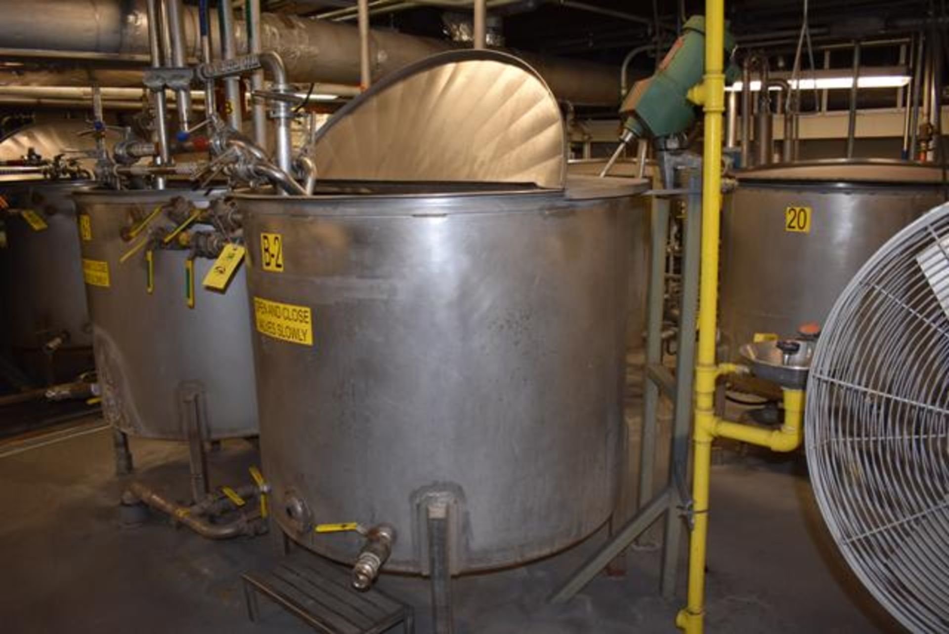 Stainless Steel Tank, 48" Diameter x 42" Depth/330 Gallon Capacity, Includes Motorized Mixer, ID B-