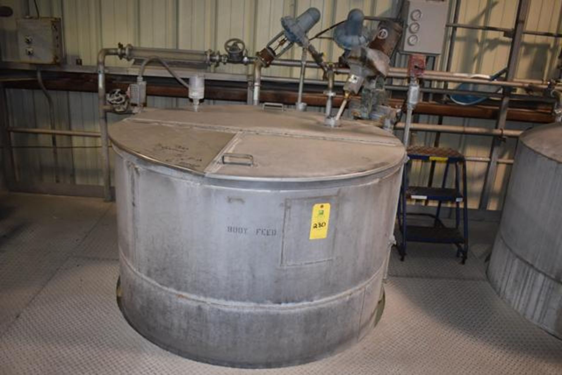 Stainless Steel Tank w/Lid, 5' Diameter x 6' Depth, Cone Bottom, Rated 900 Gal., RIGGING FEE: $700
