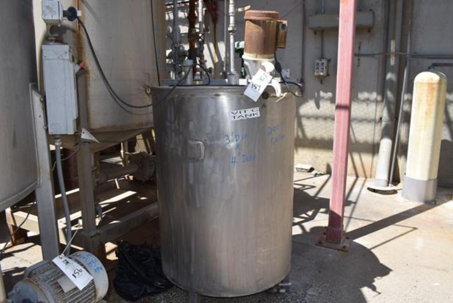 Stainless Steel Tank, 36" Diameter x 48" Depth, Rated 200 Gal., Includes Sharpe Model Mixer #D-050