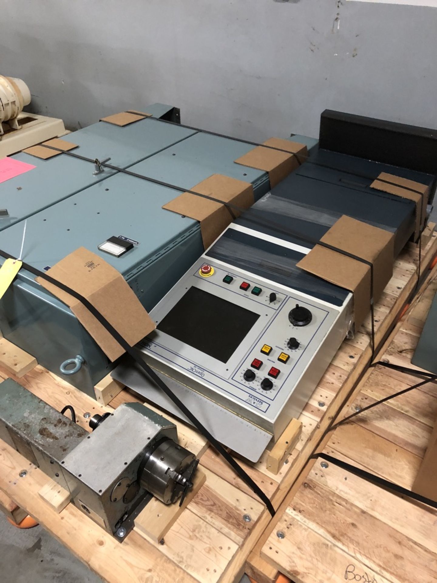 Bostomatic 400 CNC Milling Machine S/N MD-151 Model 415-3, LOADING FEE $400 - Image 8 of 9