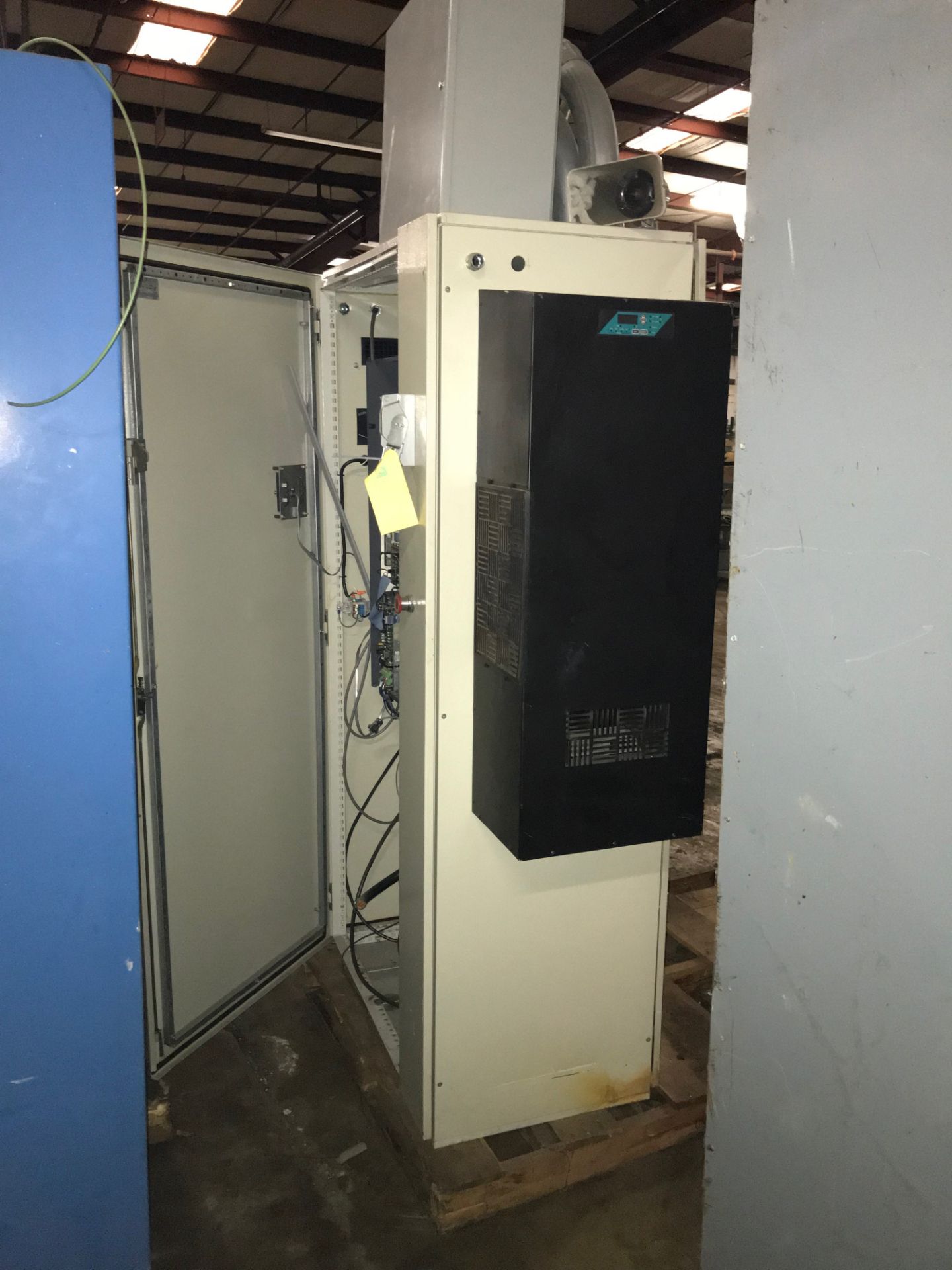 Saftronics MCC/ Electrical Enclosure Cabinet, 200 HP, softronics ac drive, 400 amp breaker, 3 phase, - Image 2 of 5