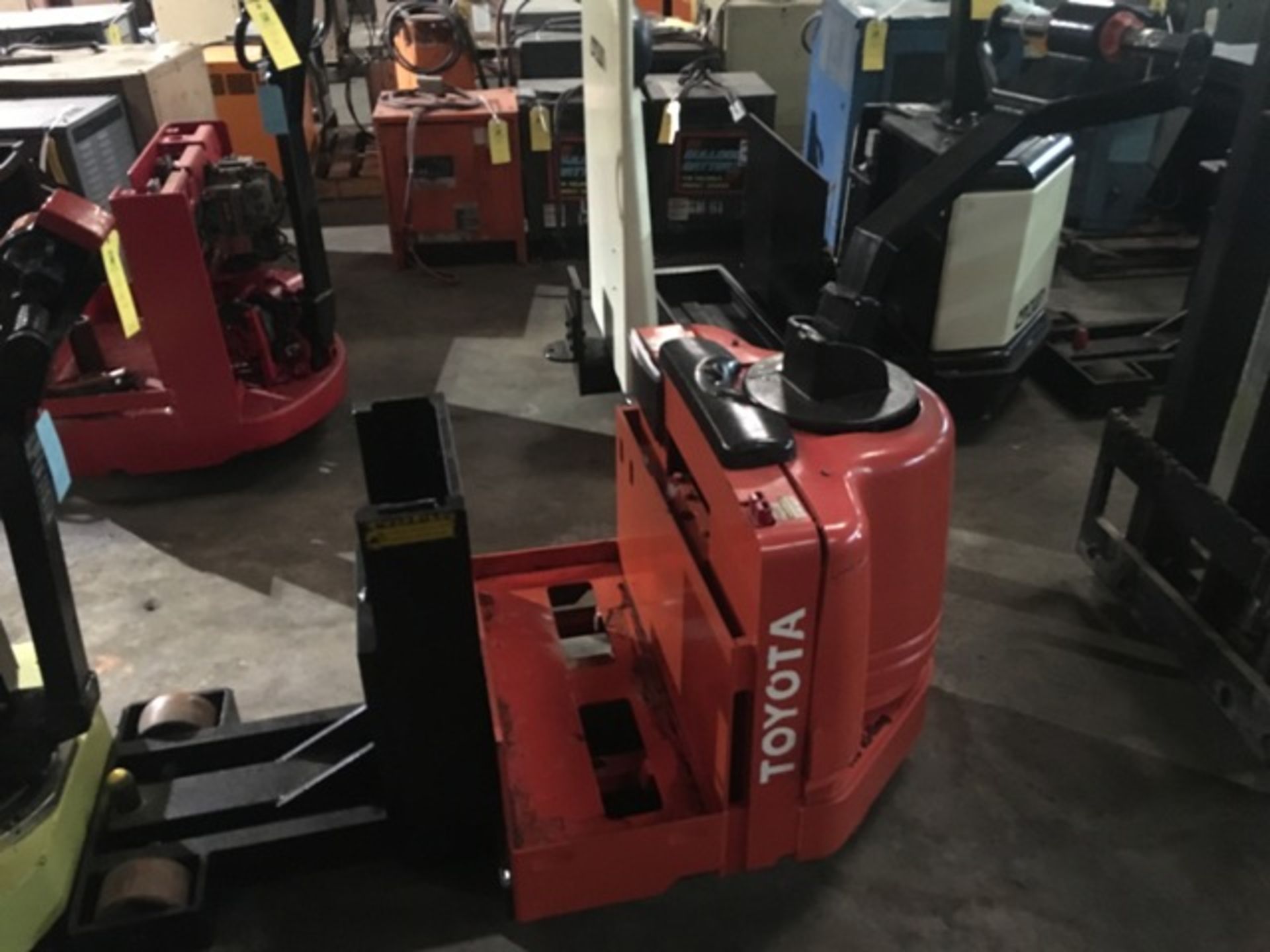 Toyota Electric Pallet Jack, Model #6HBW30, 24 Volts, 750 Amps, Rigging Fee For This Item Is $25 - Image 4 of 4