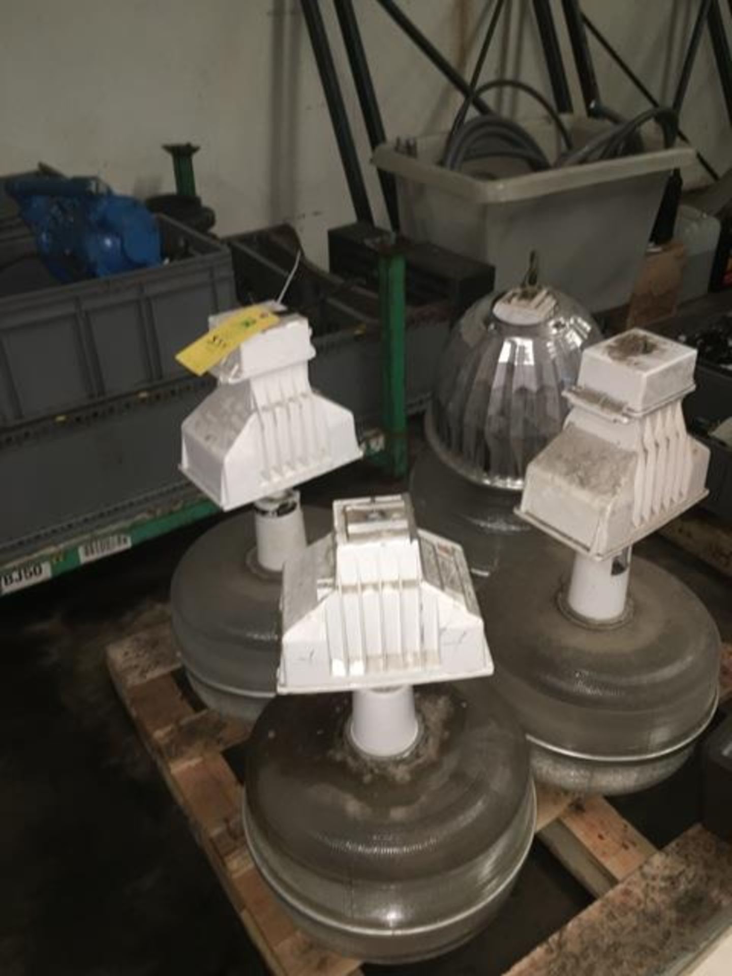 Pallet of (4) Holophane Lights, 400 Watts, Rigging Fee For This Item Is $30