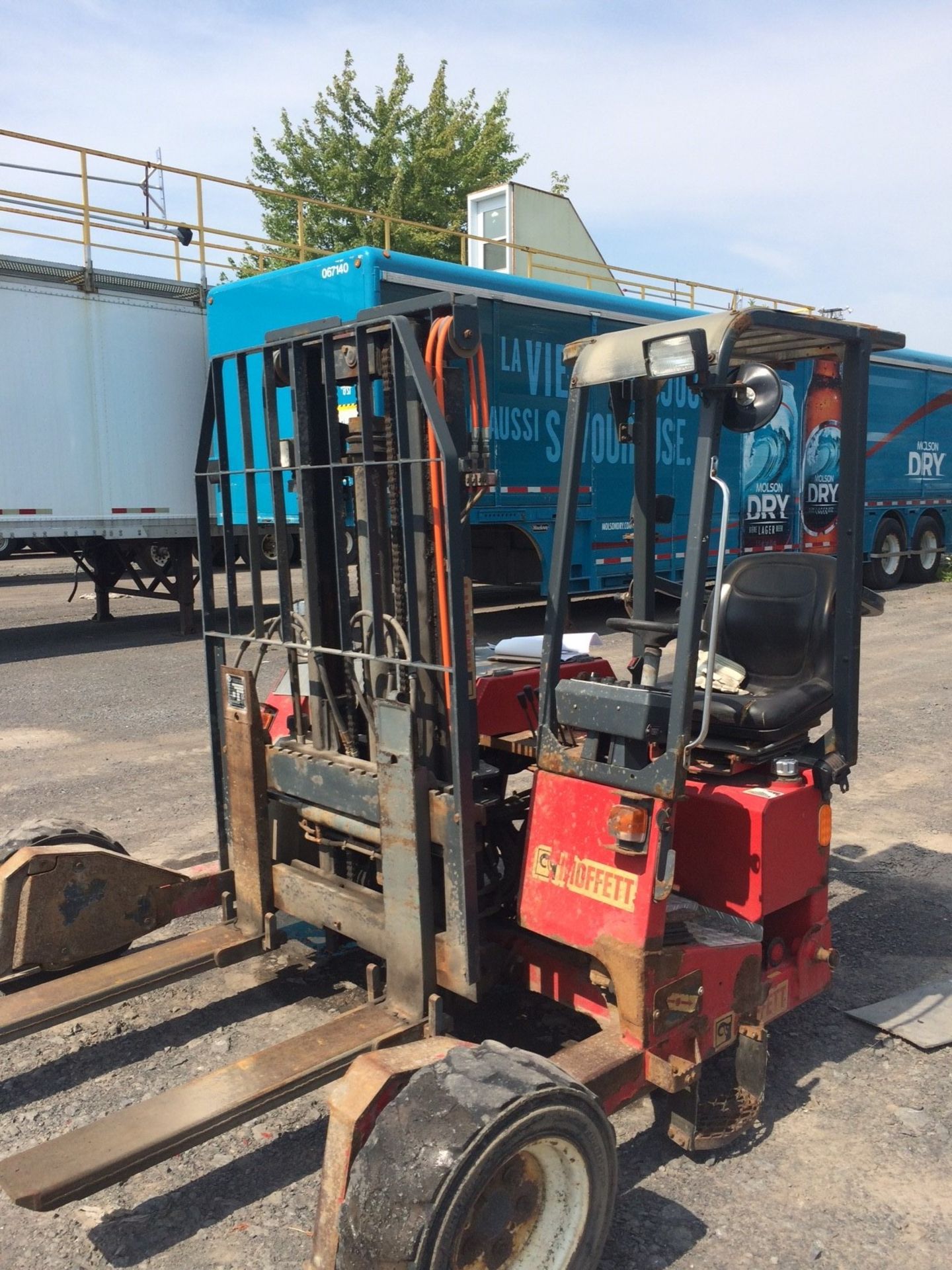 2006 Moffett 3-7 Forklift, Diesel Kubota Engine, 4,500 lb lift cap., Mast Height: 84" , Indicated - Image 2 of 8