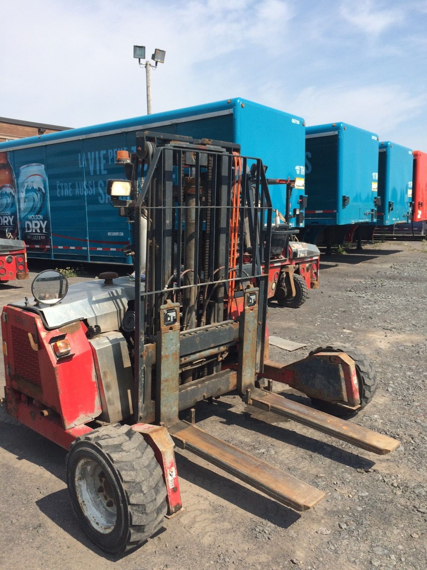 2006 Moffett 3-7 Forklift, Diesel Kubota Engine, 4,500 lb lift cap., Mast Height: 84" , Indicated - Image 3 of 8