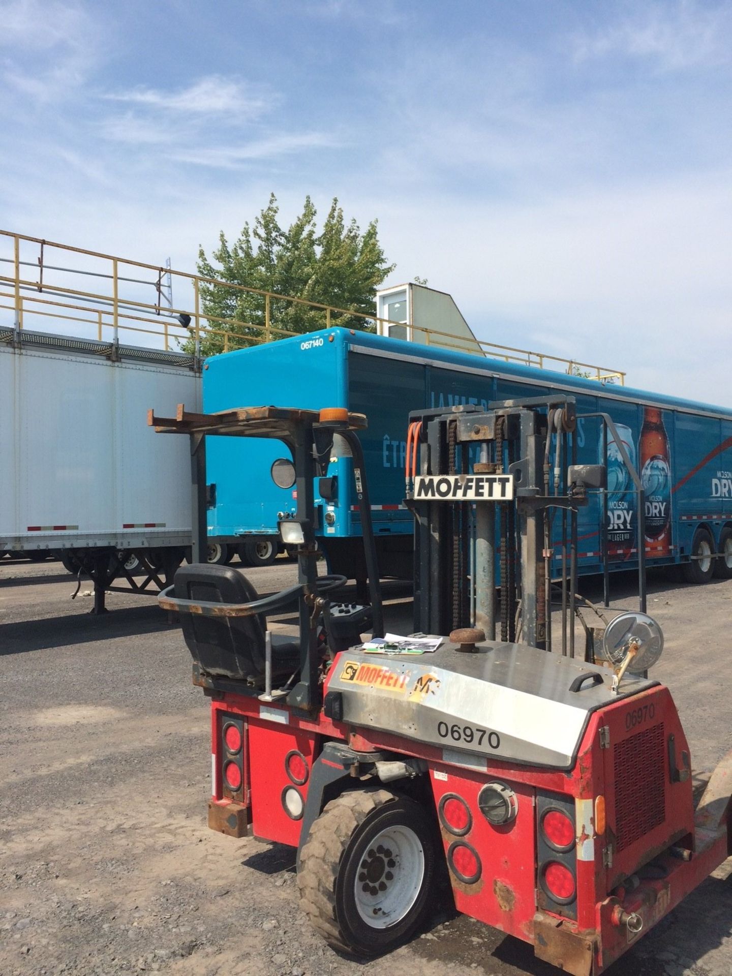 2006 Moffett 3-7 Forklift, Diesel Kubota Engine, 4,500 lb lift cap., Mast Height: 84" , Indicated - Image 5 of 8