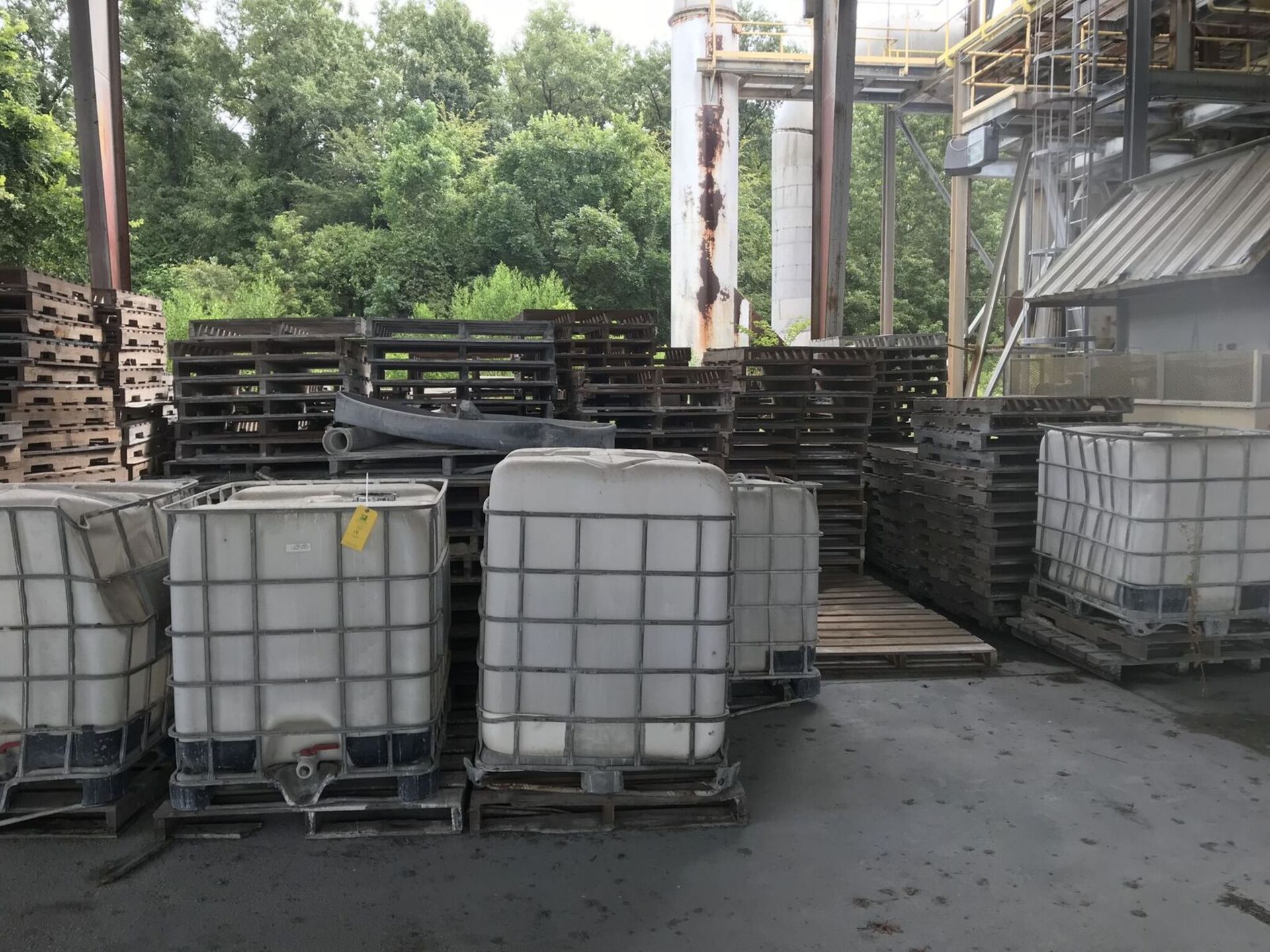 Pallets & IBC Totes (Everything Pictured) - Image 2 of 3