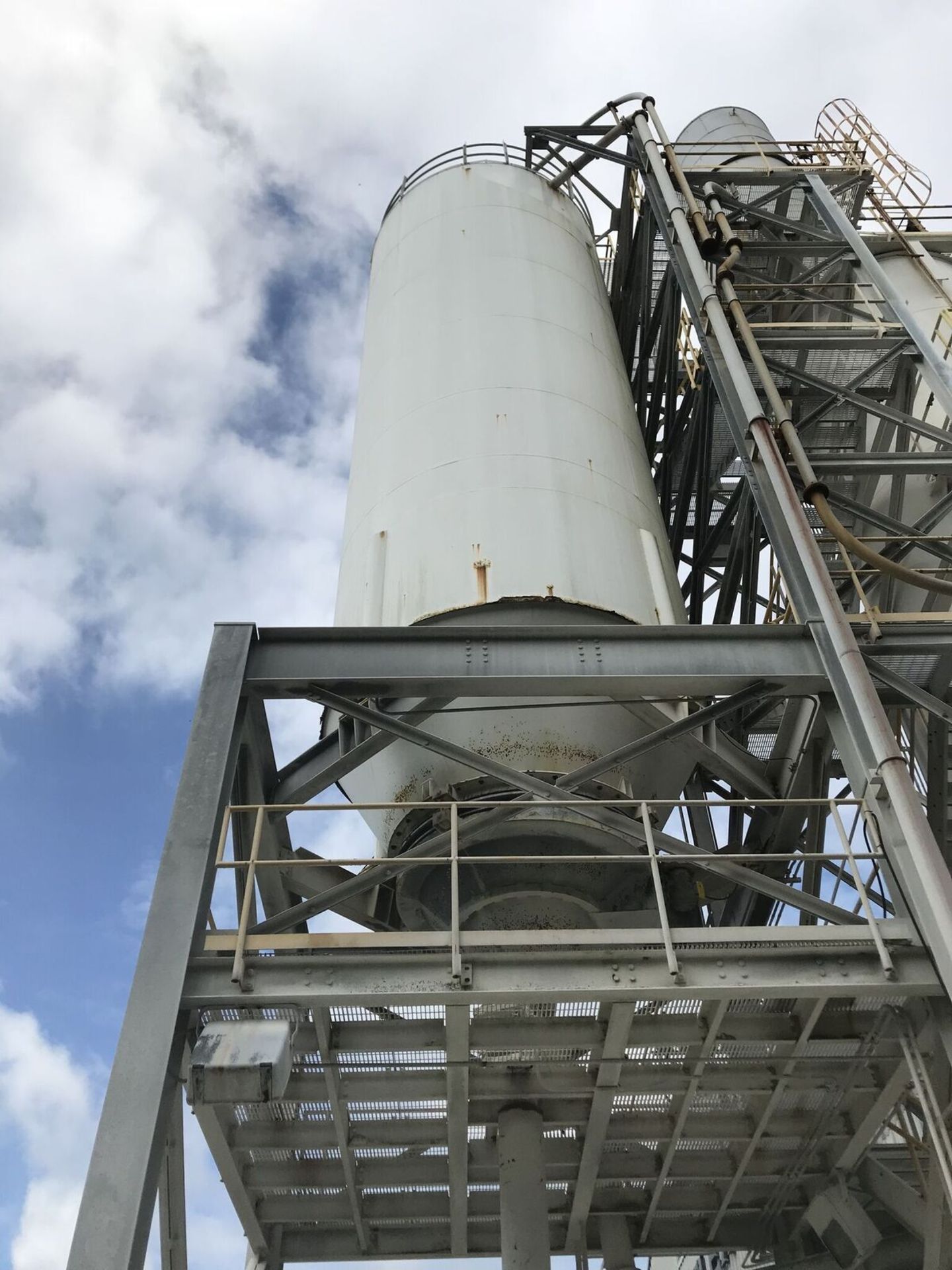 60-Degree cone bottom silo with bin activators for dry/powdered materials; nominal 50-ton capacity - Image 2 of 3