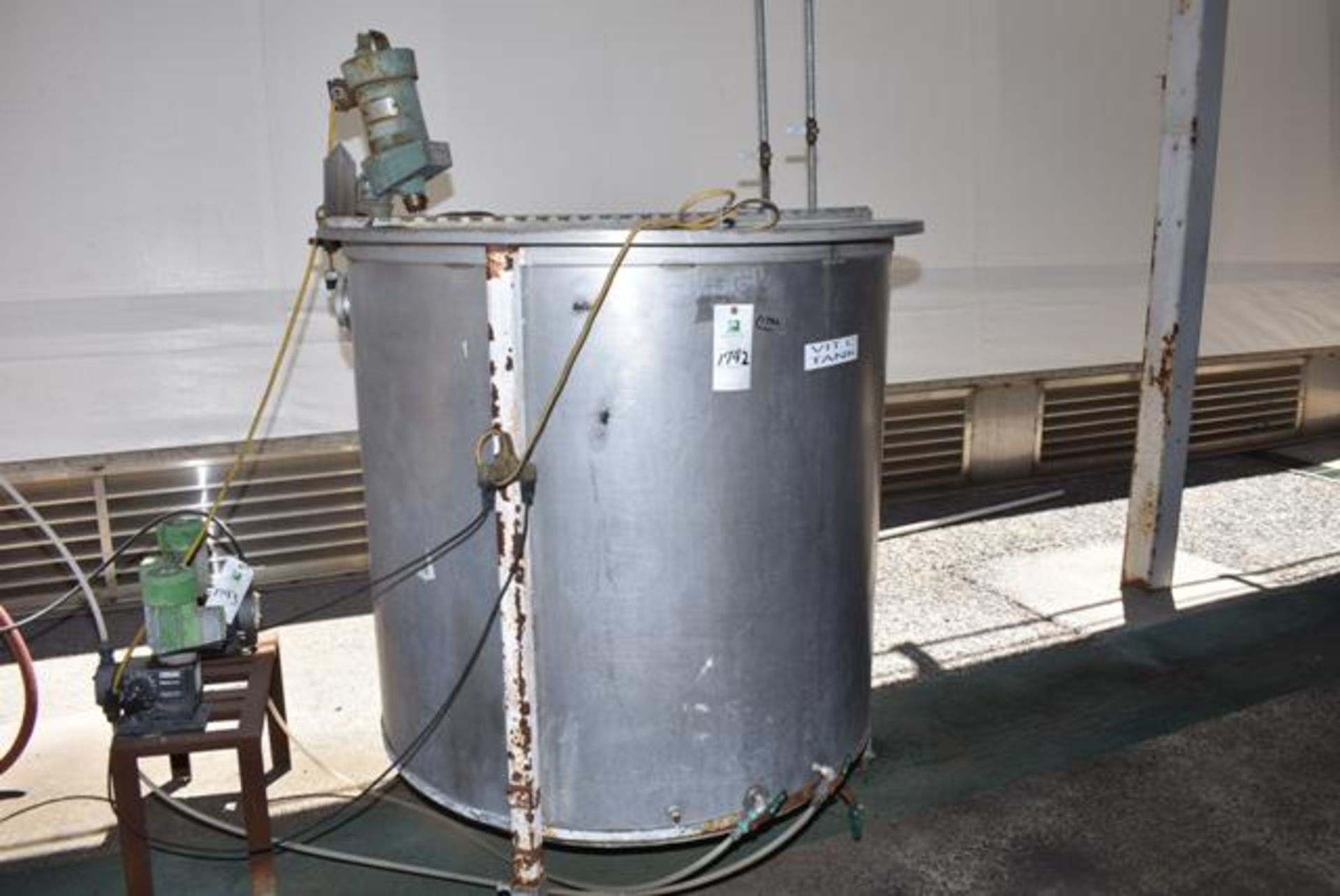 Stainless Steel Tank, 48" Diameter x 48" Depth, Includes Mixer, RIGGING FEE: $100