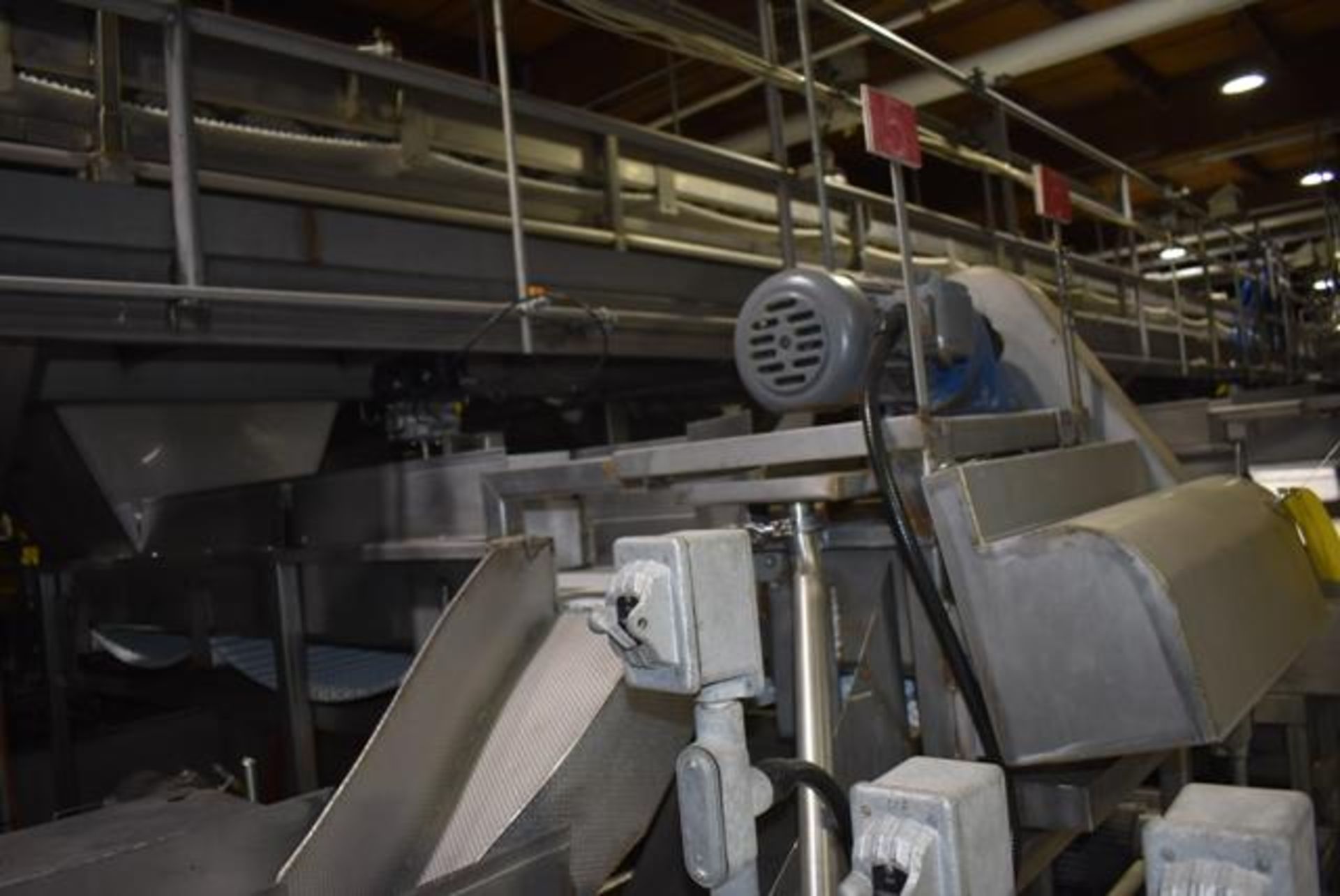 Motorized Belt Conveyor, 18" W x 12' L, Incl SS Hopper/Flowmax Size 60 Flow Gate, RIGGING FEE: $500 - Image 2 of 3