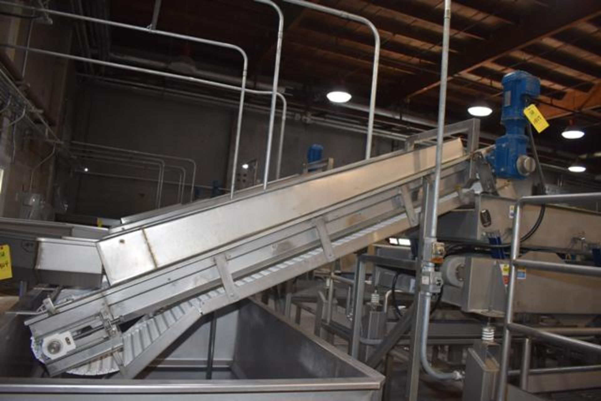 Commercial Incline Conveyor, 24" Wide Belt x 8' Length, RIGGING FEE: $200