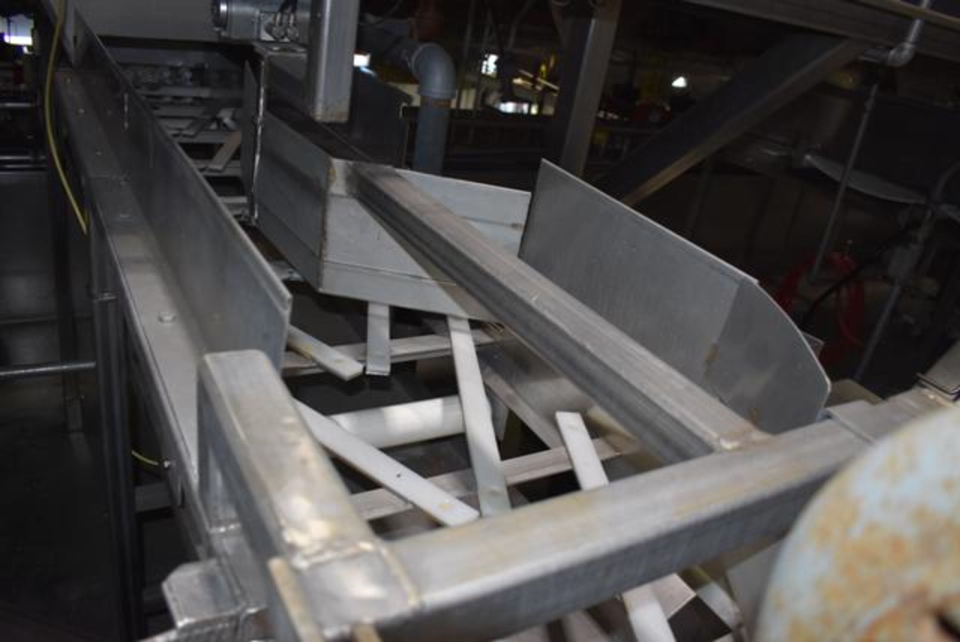 Motorized Belt Conveyor, 18" W x 11' L, SS Hopper/Flowmax Size 60 Flow Gate, RIGGING FEE: $500 - Image 3 of 3