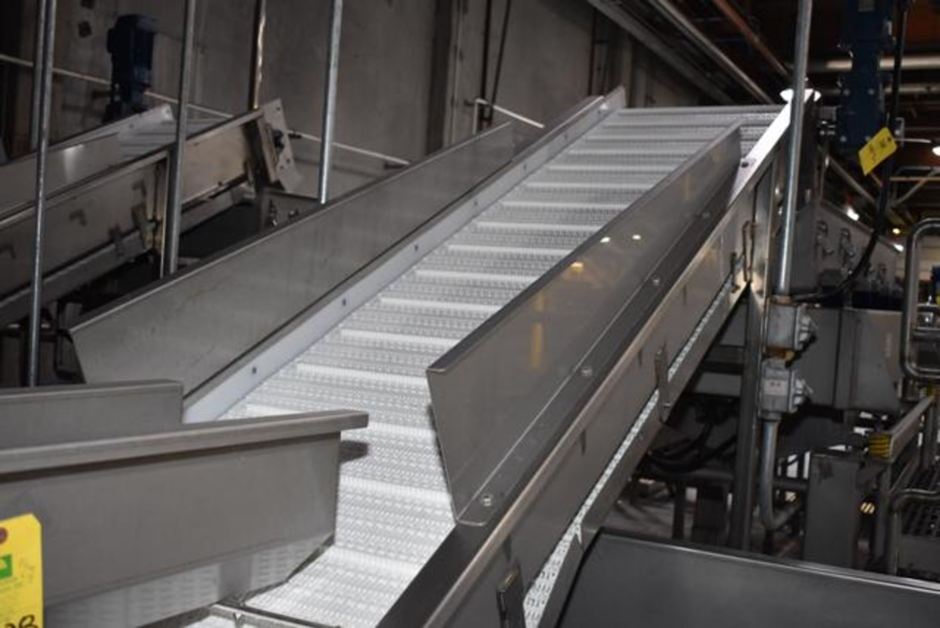 Commercial Incline Conveyor, Pleated, 24" Wide Belt x 8' Length, RIGGING FEE: $200 - Image 2 of 2