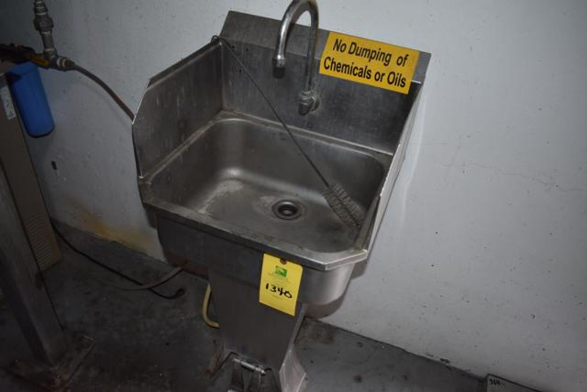 Stainless Steel Sink, Single Basin, RIGGING FEE: $10