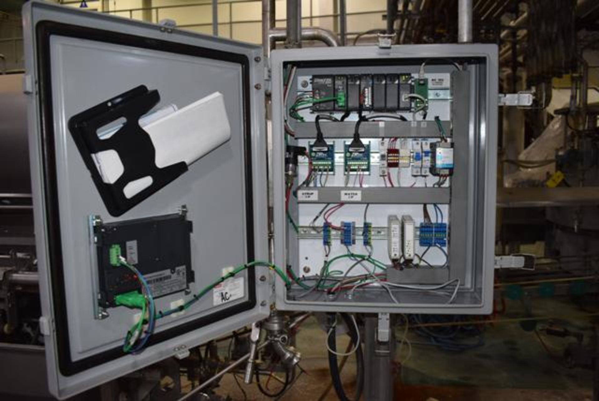 (2) Triac Flow Valves, (1) Endress & Houser Meter, (1) Micro-Motion Flow Sensor, RIGGING FEES: $400 - Bild 2 aus 3