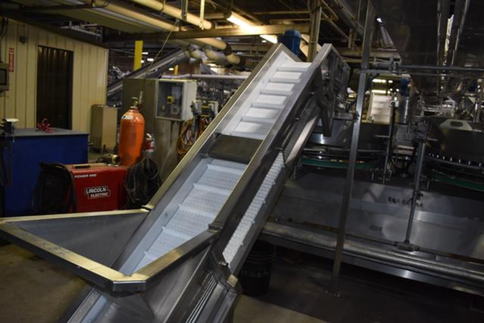 Elevator - Motorized Incline Pleated Belt Conveyor, 12 in. wide Belt X 8 ft Length, RIGGING FEE: $ - Image 2 of 2