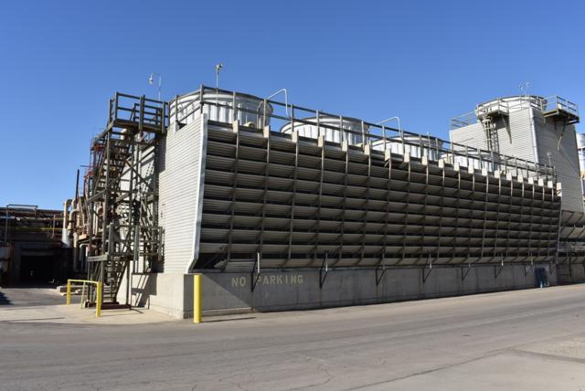 Baltimore Cooling Tower, Model #445614-4, SN 4006-6438, RIGGING FEE: $40,000 - Image 2 of 4