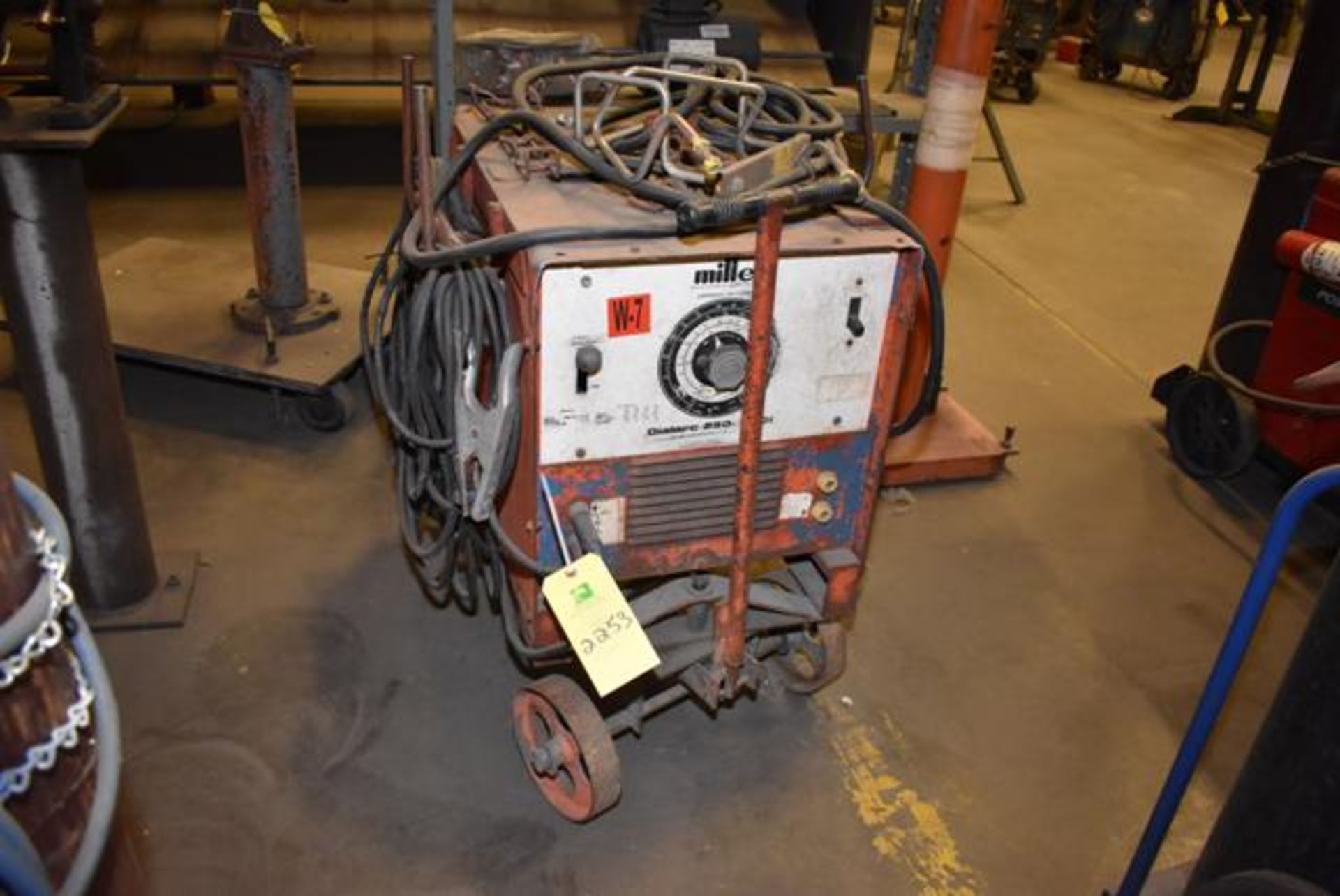 Miller & Dialarc 250 Welder, 4-Wheel Base, SN HH078824, RIGGING FEE: $55