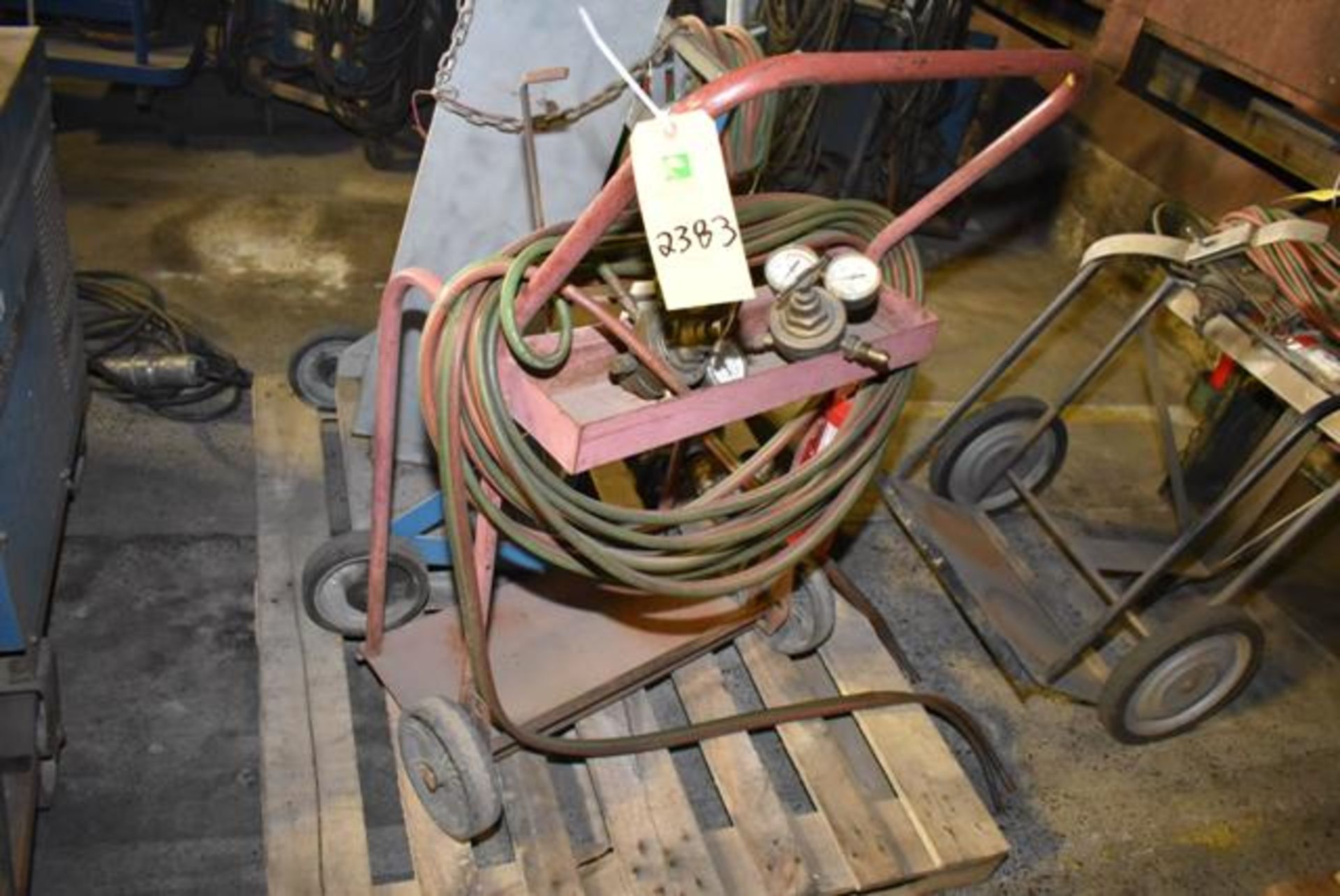 Welding/2-Wheel Torch Cart, Assorted Regulators, RIGGING FEE: $35