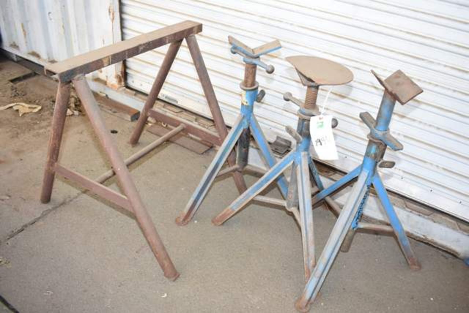 (4) Stock Stands, RIGGING FEE: $45