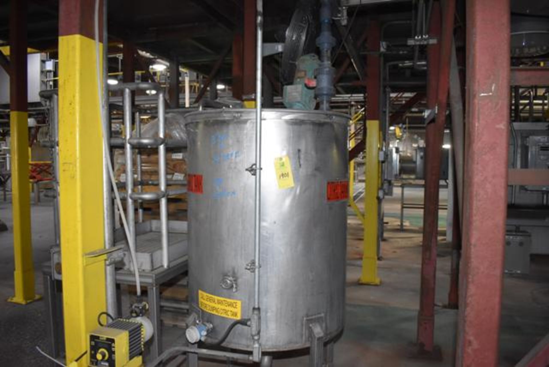 Stainless Steel Tank w/Lid, 3' Diameter x 4' Depth, Rated 200 Gal. Capacity, RIGGING FEE: $175