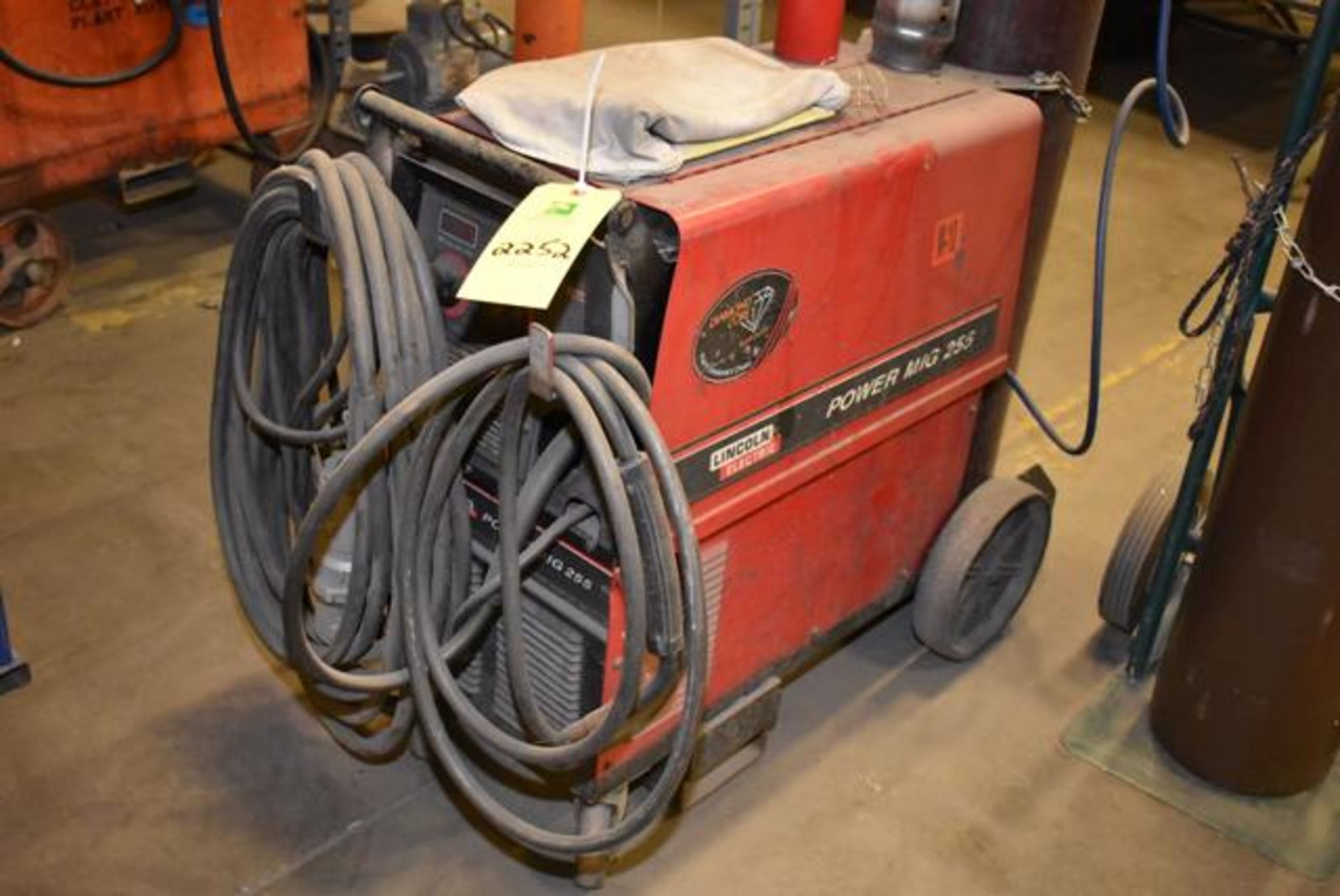 Lincoln Power MIG 255 Welder, 4-Wheel Base, Does Not Include Tank, RIGGING FEE: $55