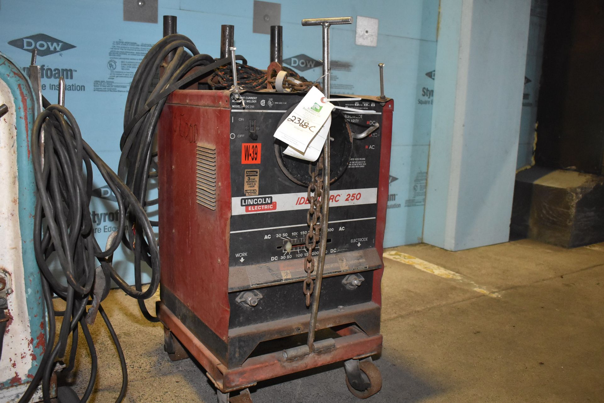 Lincoln Idealarc 250 Welder, RIGGING FEE: $50