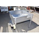 SS Tank 40" x 40", RIGGING FEE: $35