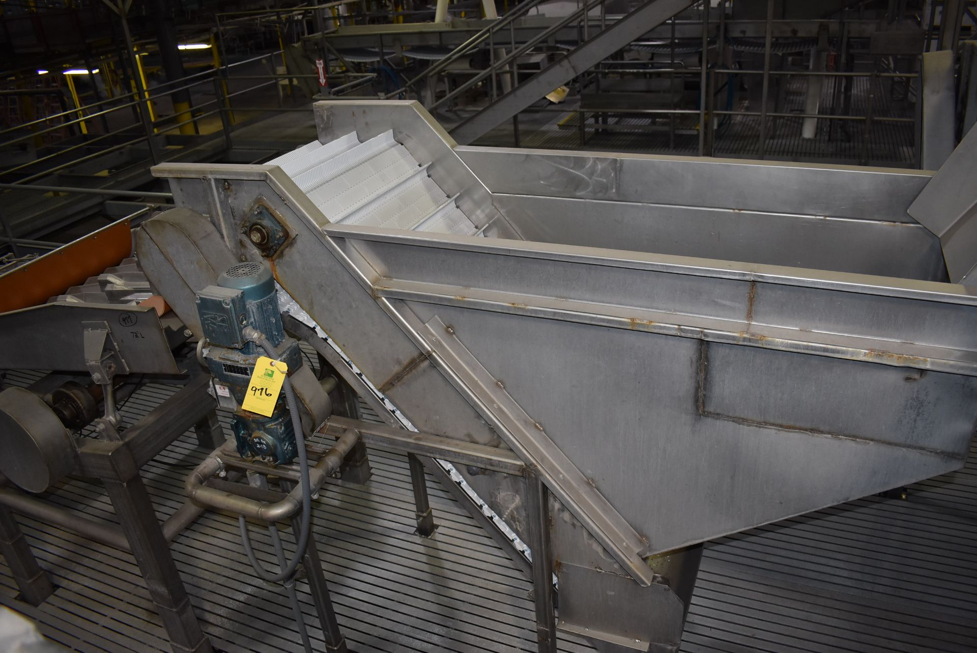 Stainless Steel Hopper w/Pleated Incline Conveyor
