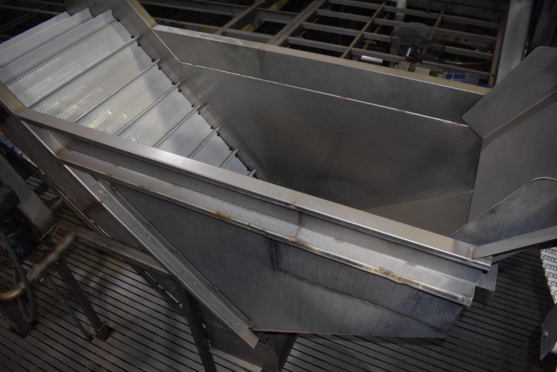 Stainless Steel Hopper w/Pleated Incline Conveyor - Image 2 of 2