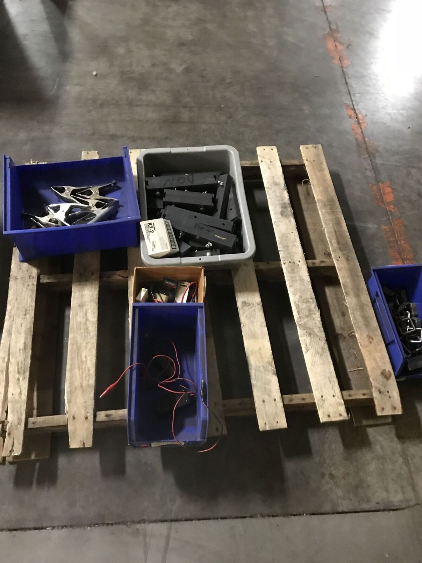 (5) pallets of clamps and shop tools Rigging Fee $20 - Image 6 of 7