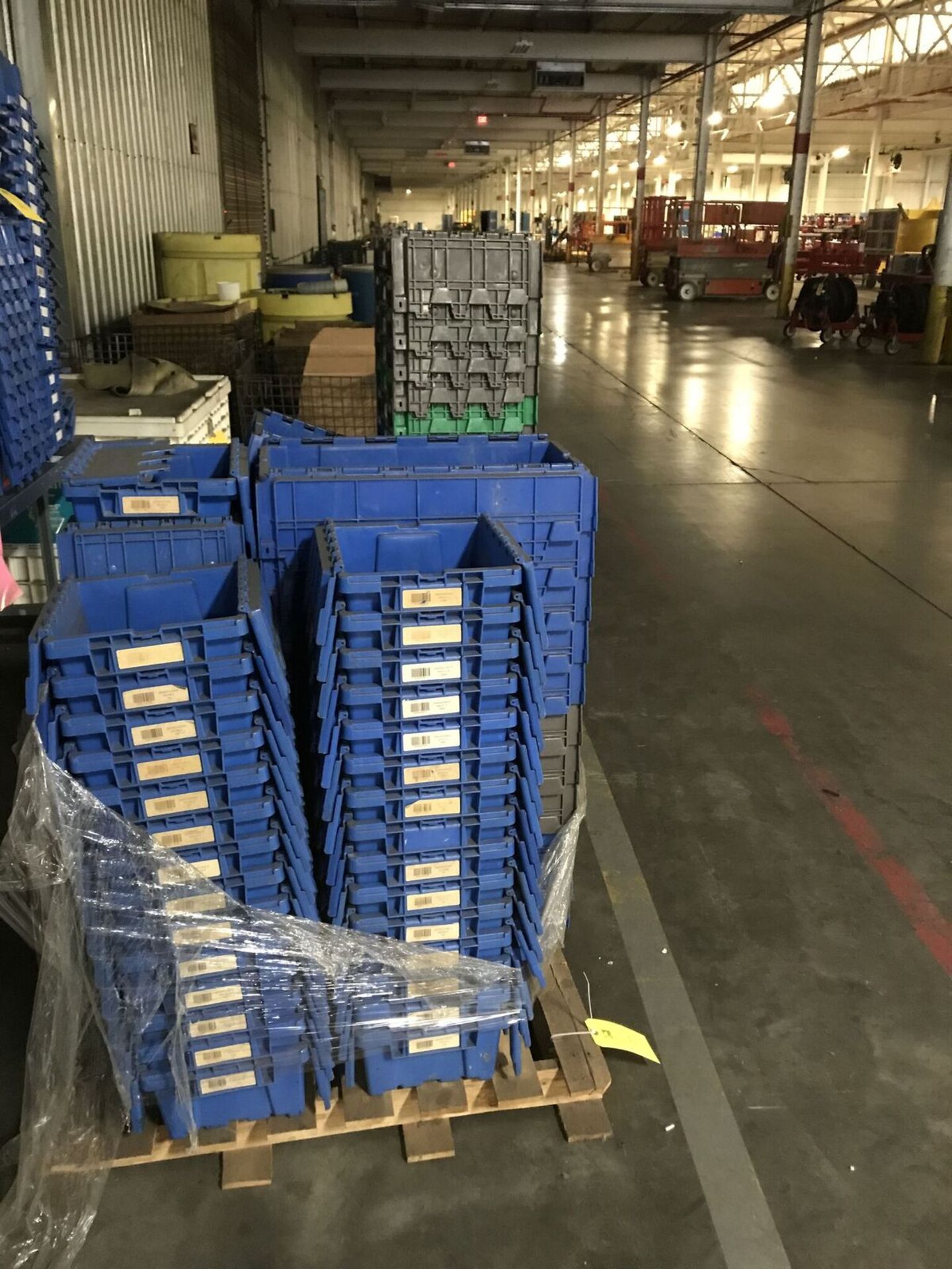 Pallet of Containers, Rigging Fee $20 - Image 2 of 3