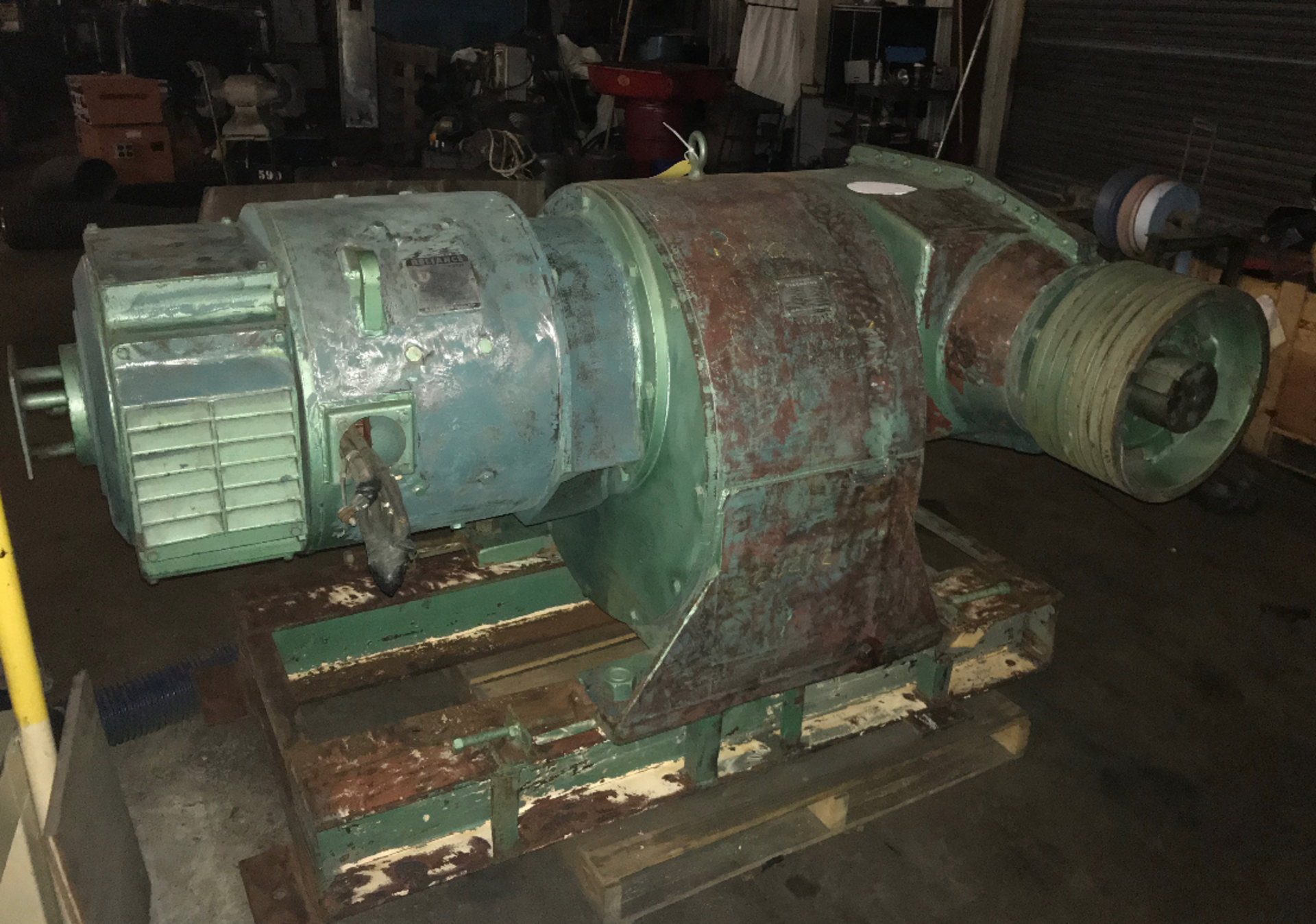 Reliance Motor and Gearbox: Motor 125 HP, 240 Volts, 1750/2500 RPM, ID# F129470-T1; Gearbox ID# - Image 2 of 4