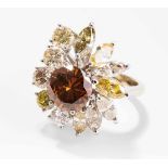 Diamant-Ring 750 Weissgold. Eleganter Ring mit 1 braunen Brillant ca. 2.15 ct. vvs, 7 hellgelben und
