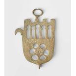 Hamsa-Amulett Um 1900. Bronze. Stilisierte schützende Hand, durchbrochen gearbeitet. Mit