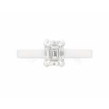 Diamant-Ring 750 Weissgold. 1 Diamant 1.72 ct F-vs1 (Zertifikat), Smaragdschliff. Gr. 66, 10 g.